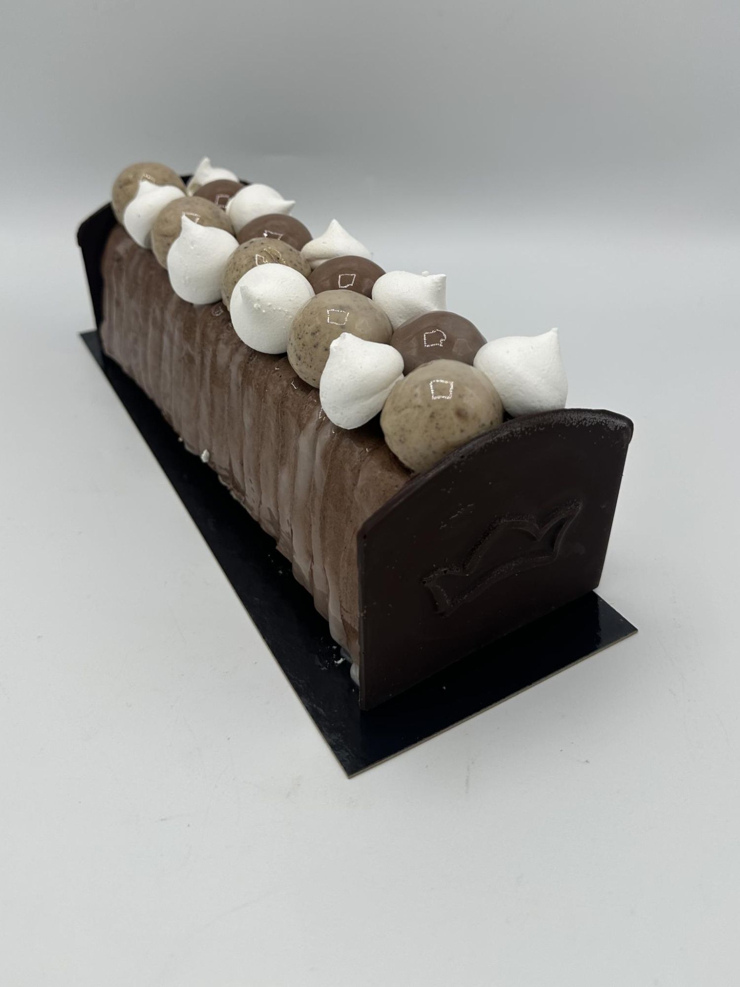 Bûche glacée chocolat noisette et meringue 6/8 pers